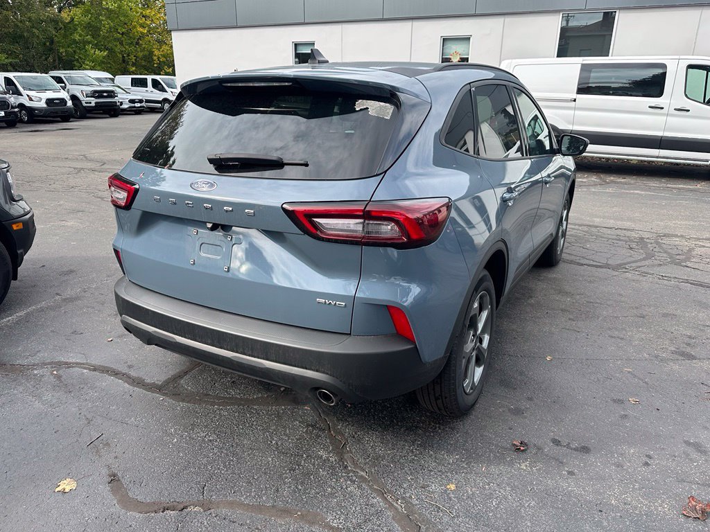 Used 2025 Ford Escape ST-Line Select AWD/4WD image 5