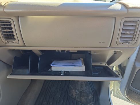 Used 2004 GMC Sierra 2500 SLT w/ Heavy-Duty Power Package image 34