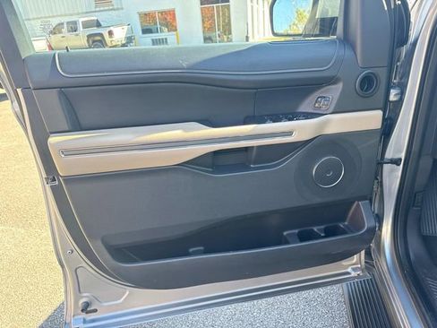 Used 2024 Ford Expedition Max XLT image 25