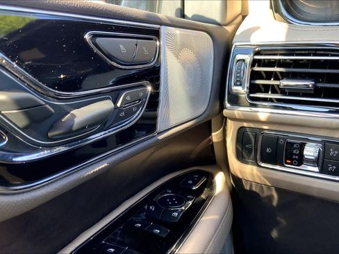 Used 2024 Lincoln Navigator Reserve AWD/4WD image 34