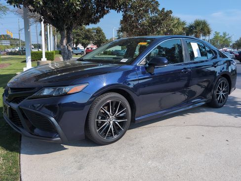 Used 2022 Toyota Camry SE image 5