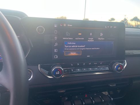 Used 2025 Chevrolet Colorado Z71 w/ Technology Package image 8