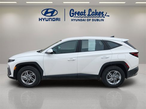 Certified 2025 Hyundai Tucson SE image 2