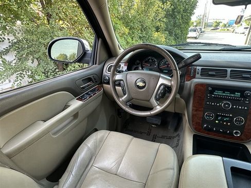 Used 2012 Chevrolet Suburban LT AWD/4WD image 4