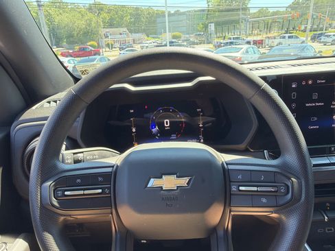 Used 2023 Chevrolet Colorado W/T w/ WT Convenience Package II AWD/4WD image 8