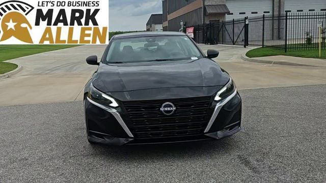 Used 2025 Nissan Altima 2.5 SV FWD image 3