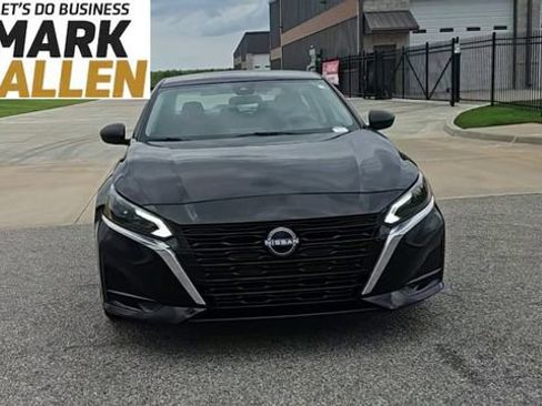Used 2025 Nissan Altima 2.5 SV FWD image 3