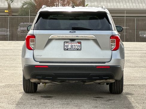 Certified 2022 Ford Explorer XLT image 5