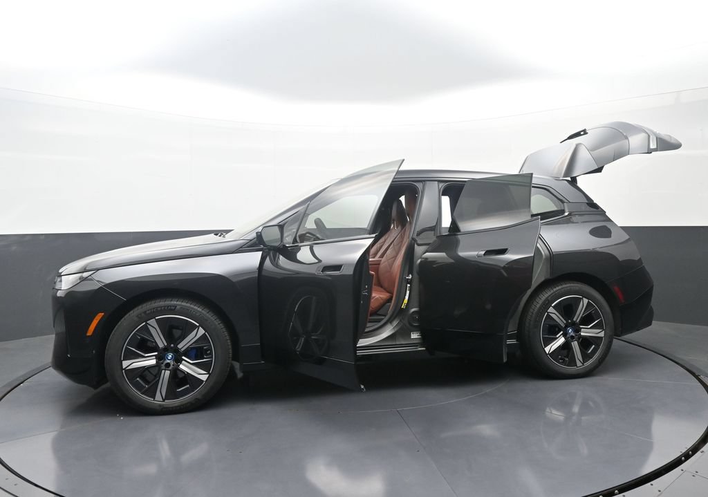 Used 2024 BMW iX xDrive50 w/ Sport Package AWD/4WD image 41