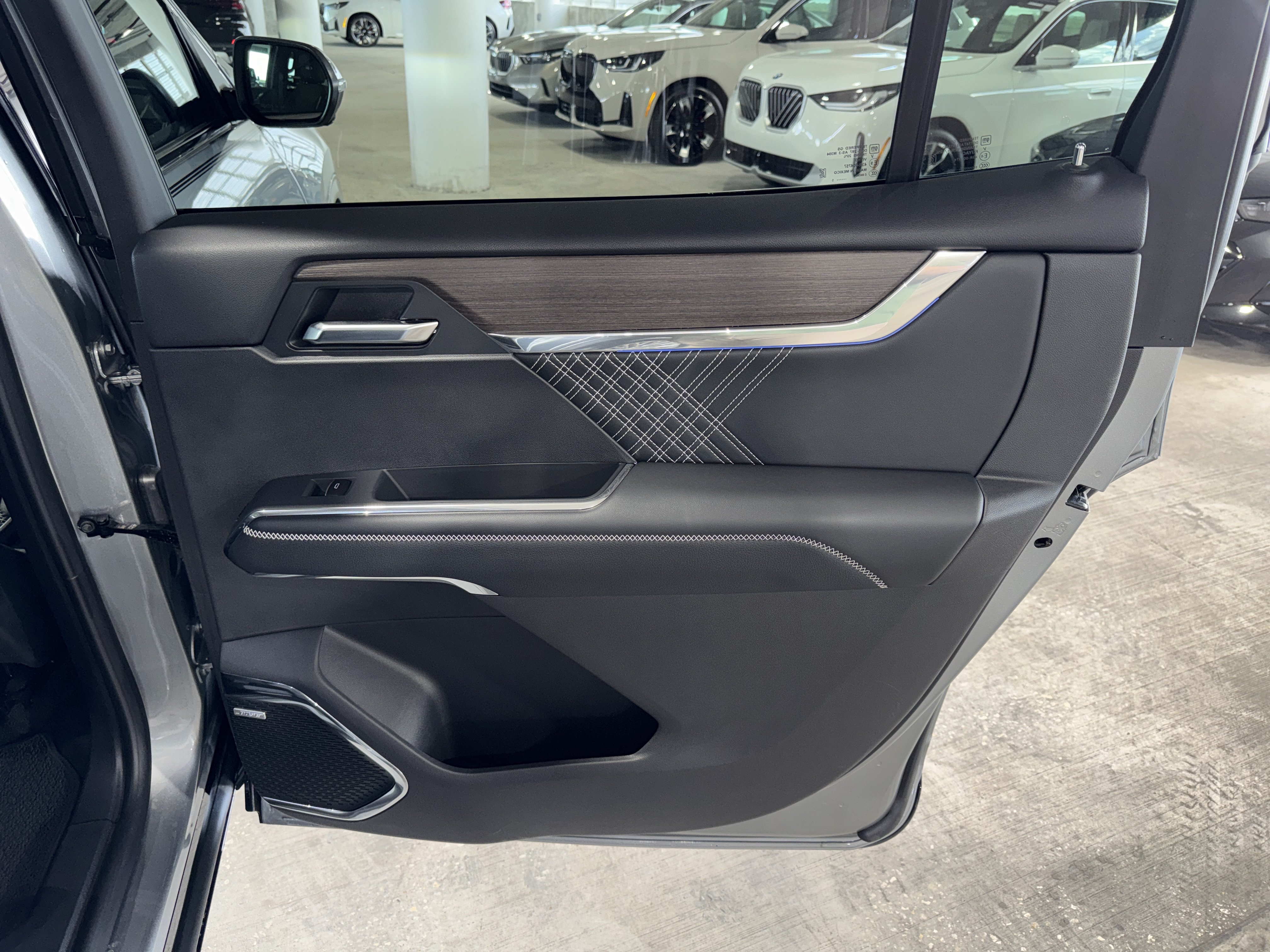 Used 2025 GMC Acadia Denali FWD image 11