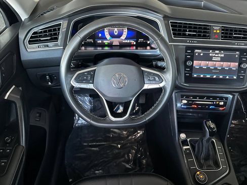 Used 2024 Volkswagen Tiguan SE AWD/4WD image 15