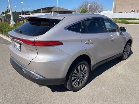 Used 2024 Toyota Venza XLE image 5