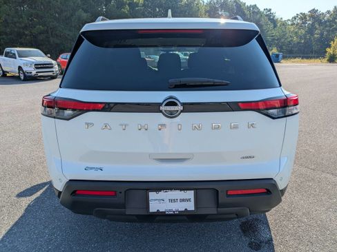Used 2025 Nissan Pathfinder SV AWD/4WD image 5