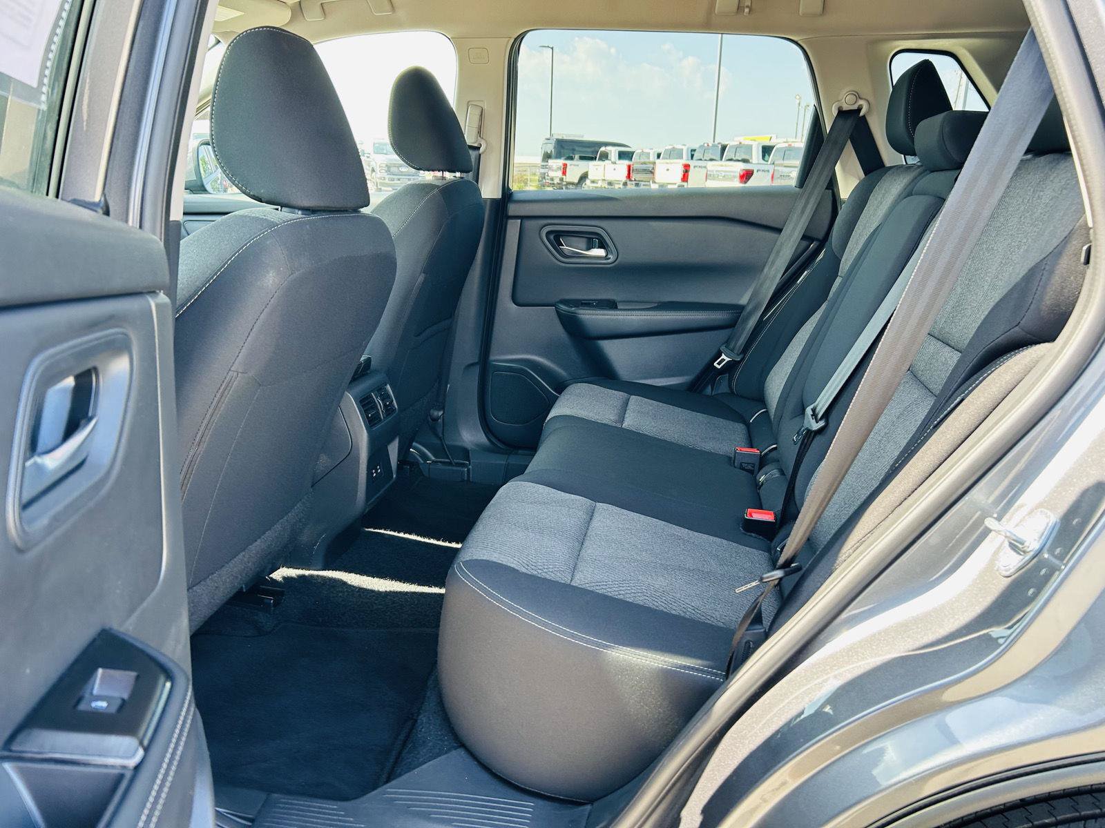 Used 2025 Nissan Rogue SV FWD image 25