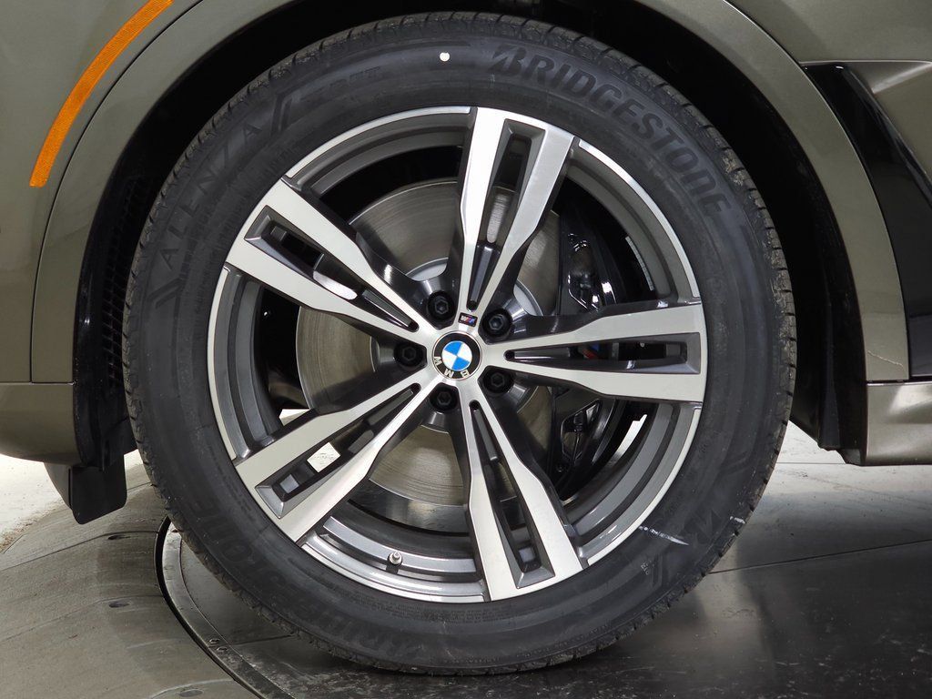 Used 2026 BMW X7 xDrive40i w/ M Sport Package AWD/4WD image 7