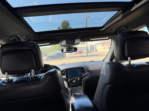 Used 2019 Jeep Grand Cherokee Limited w/ Luxury Group II image 17