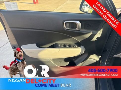 Used 2025 Hyundai Venue SEL FWD image 16