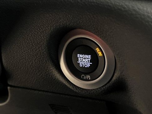 New 2026 Chrysler Pacifica Select image 23