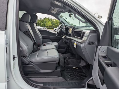 New 2025 Ford F550 4x4 Crew Cab image 34