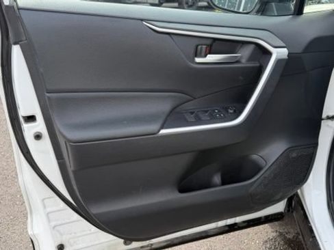 Used 2025 Toyota RAV4 SE AWD/4WD image 18