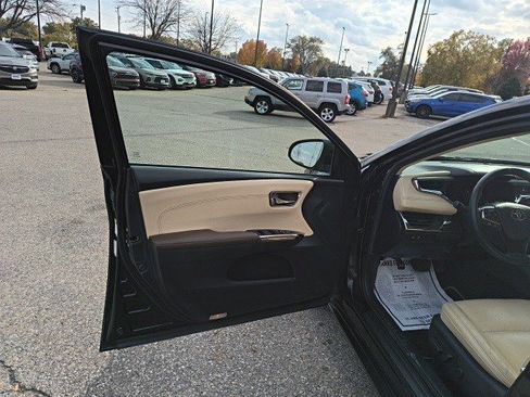 Used 2014 Toyota Avalon XLE image 10