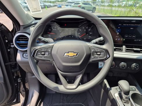 Used 2026 Chevrolet Trax LS w/ LS Convenience Package FWD image 30