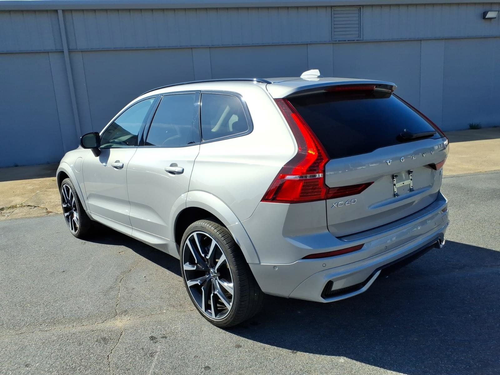 Used 2023 Volvo XC60 T8 Ultimate w/ Climate Package AWD/4WD image 7