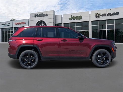 New 2025 Jeep Grand Cherokee Altitude image 2