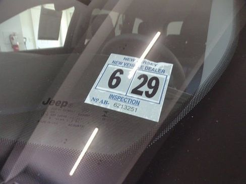 Certified 2023 Jeep Grand Cherokee 4WD 4xe w/ Luxury Tech Group II image 29