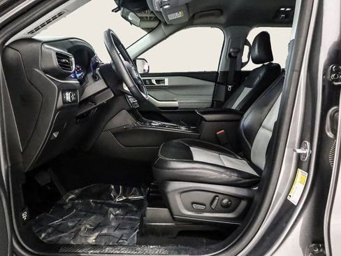 Used 2022 Ford Explorer XLT w/ Equipment Group 202A image 13