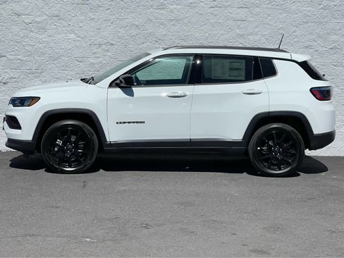 New 2025 Jeep Compass Latitude w/ Sun & Sound Group image 4
