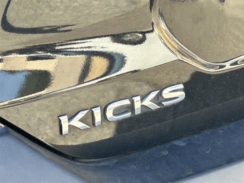 Certified 2018 Nissan Kicks SR image 5