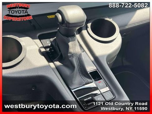 Used 2025 Toyota Sienna LE FWD image 34