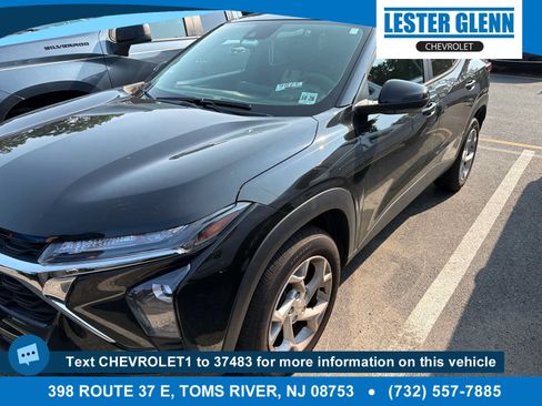 Used 2024 Chevrolet Trax LS w/ LS Convenience Package FWD image 1