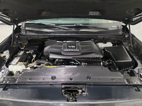 Used 2019 Nissan Titan S image 11
