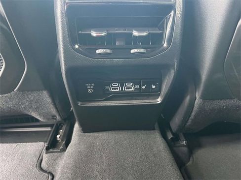 Certified 2023 Jeep Grand Cherokee Limited w/ Black Appearance Package image 15