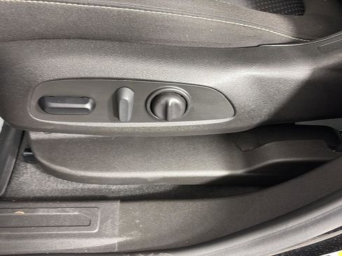 Used 2022 GMC Acadia SLE w/ Driver Convenience Package image 21