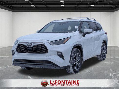 Certified 2022 Toyota Highlander XLE image 1