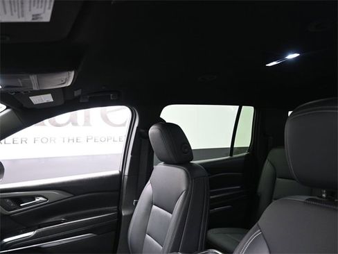 Used 2025 Chevrolet Traverse LT image 17