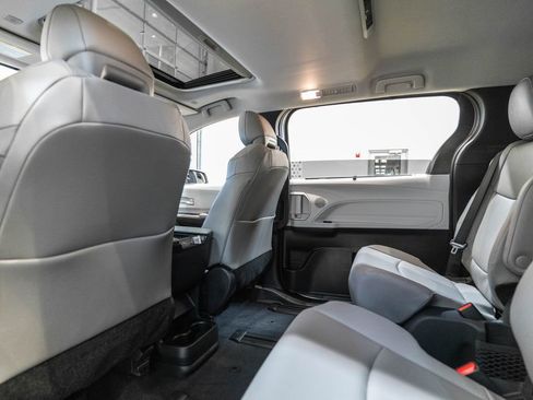 New 2026 Toyota Sienna XLE FWD image 15