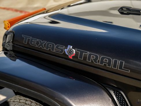 Used 2024 Jeep Gladiator Sport image 28