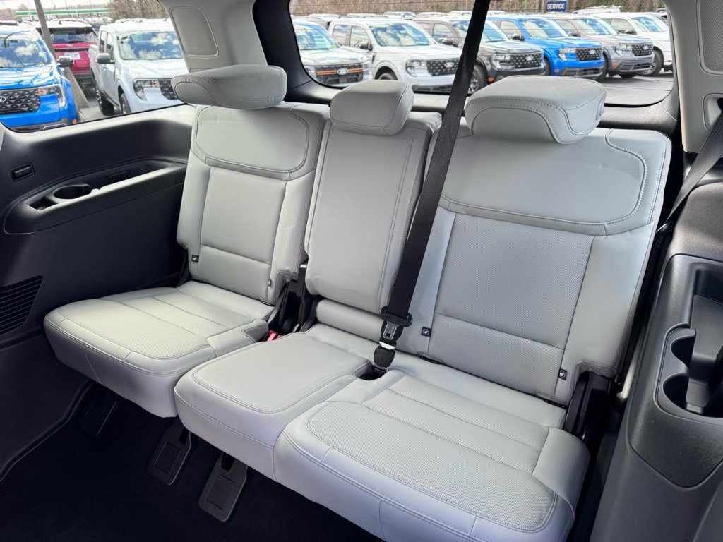 Used 2025 Ford Expedition Platinum AWD/4WD image 23