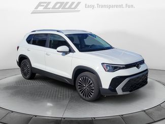 New 2025 Volkswagen Taos SE image 1