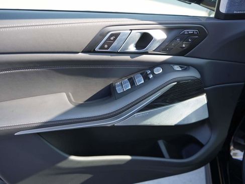 Used 2025 BMW X7 M60i image 16