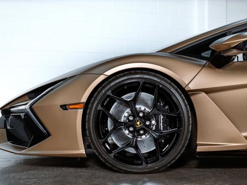 Used 2024 Lamborghini Revuelto AWD/4WD image 19