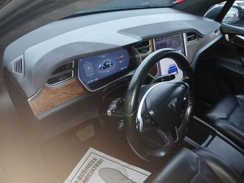 Used 2017 Tesla Model X 75D image 27