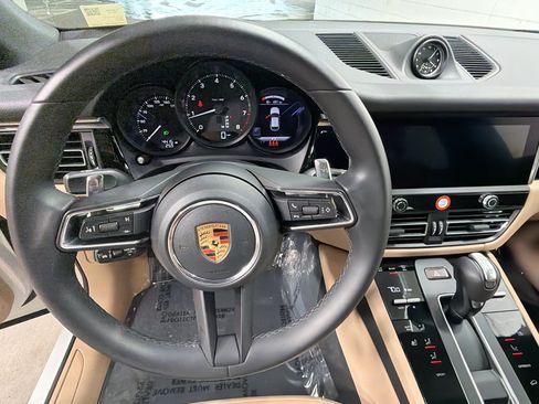Certified 2026 Porsche Macan AWD/4WD image 38
