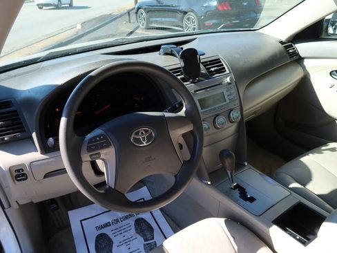 Used 2009 Toyota Camry FWD image 6