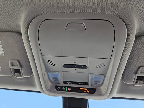 Used 2021 Chevrolet Equinox LT FWD image 19