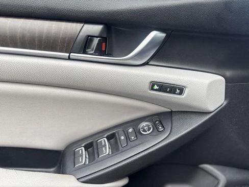 Used 2018 Honda Accord Touring image 33